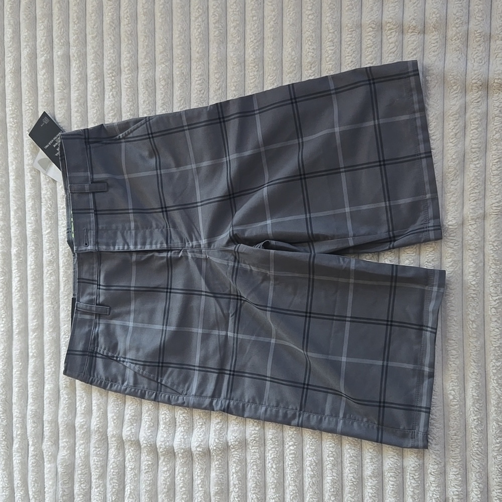 Under Armour Gray Striped Boys Golf Shorts YXL  - NWT